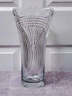 Elegant Flare-Shaped Ribbed Crystal Glass Vase